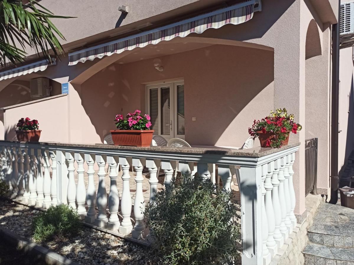 Apartmani Vesna 크르크 외부 사진